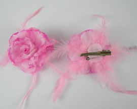 Duckklem roze met veren 7 cm.