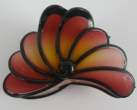 Haarklem rood met blad motief.