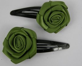 2 clic clacs met zijden roos groen.