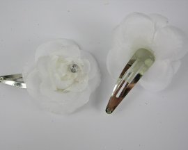 2 klikklaks met witte roos.