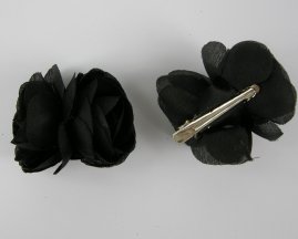2 duckklemmen met roos zwart.