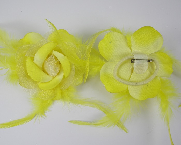 (image for) Roos geel met veren 9 cm.