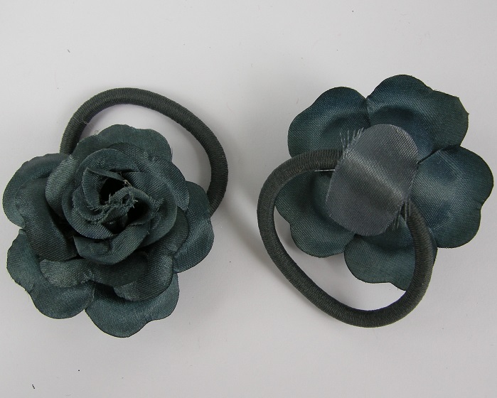 (image for) 2 haarelastieken grijs met roos.