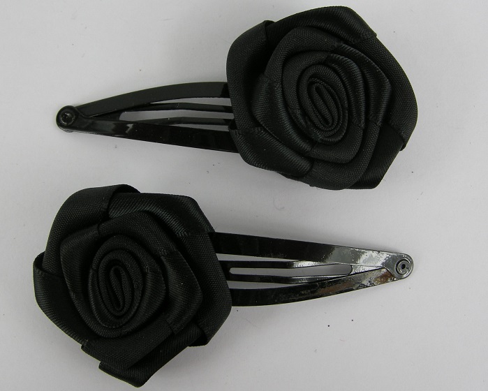 (image for) 2 clic clacs met zijden roos zwart - Klik op afbeelding om te sluiten