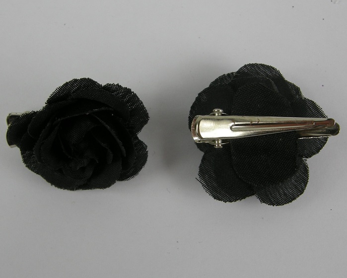 (image for) 2 duckklemmen met roos zwart.
