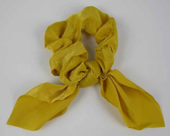 (image for) Scrunchie geel met strik.